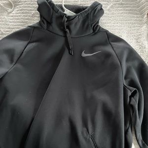 Nike sweatshirt black size medium.